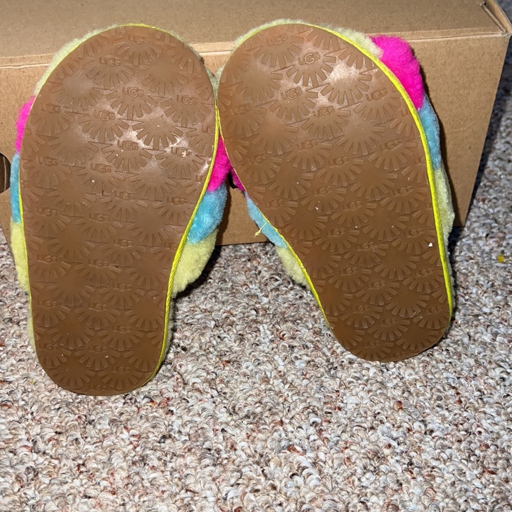 UGG Slippers - Picture 6 of 8